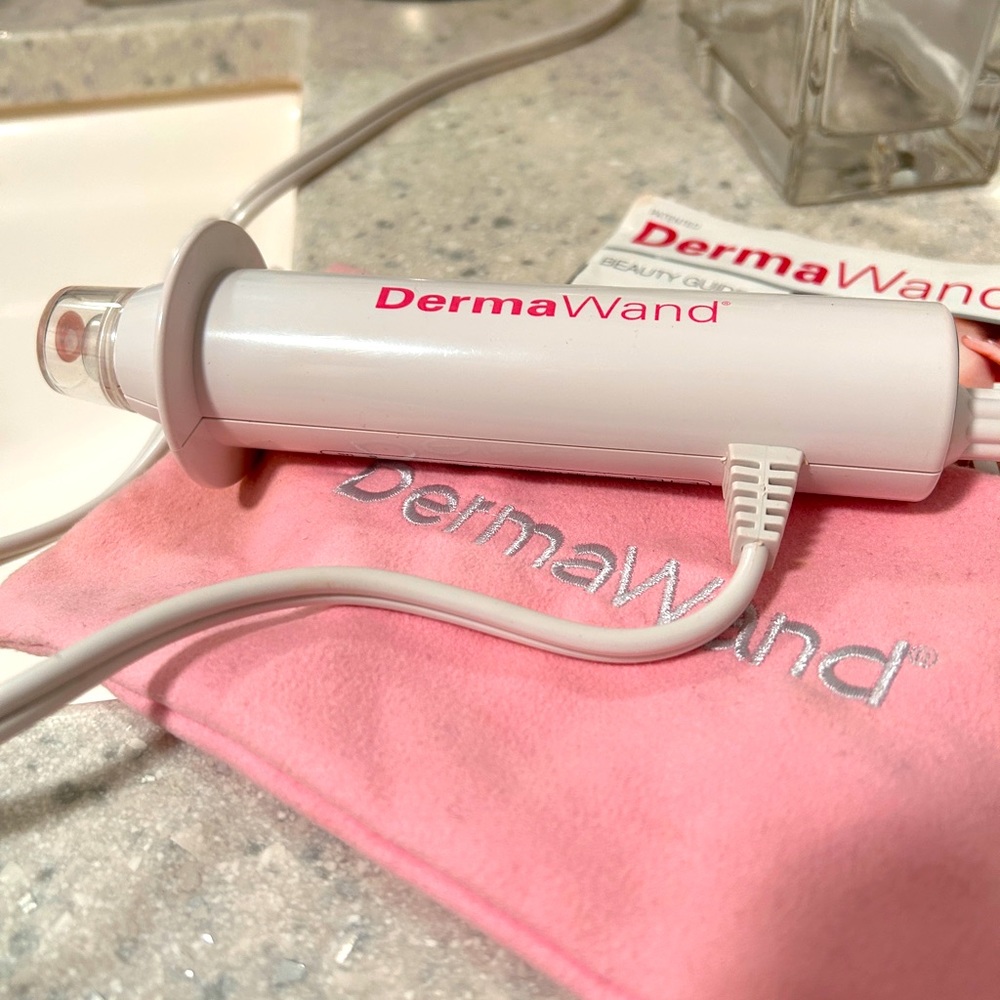 Original Derma Wand with bag and instructions
